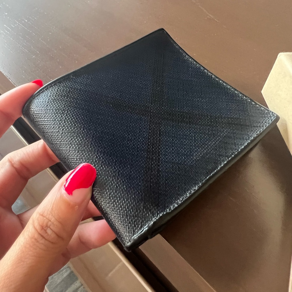 Like New! Mens Burberry Signature Check and Leather Bifold Wallet - Picture 11 of 13